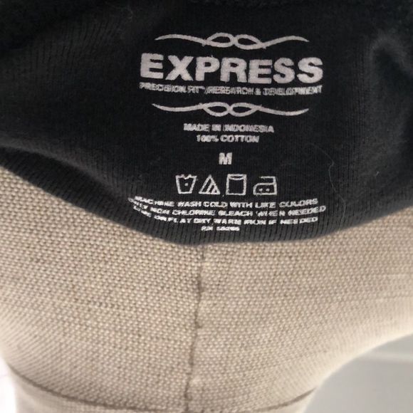 Black round neck T with ribbon bow - Picture 4 of 4